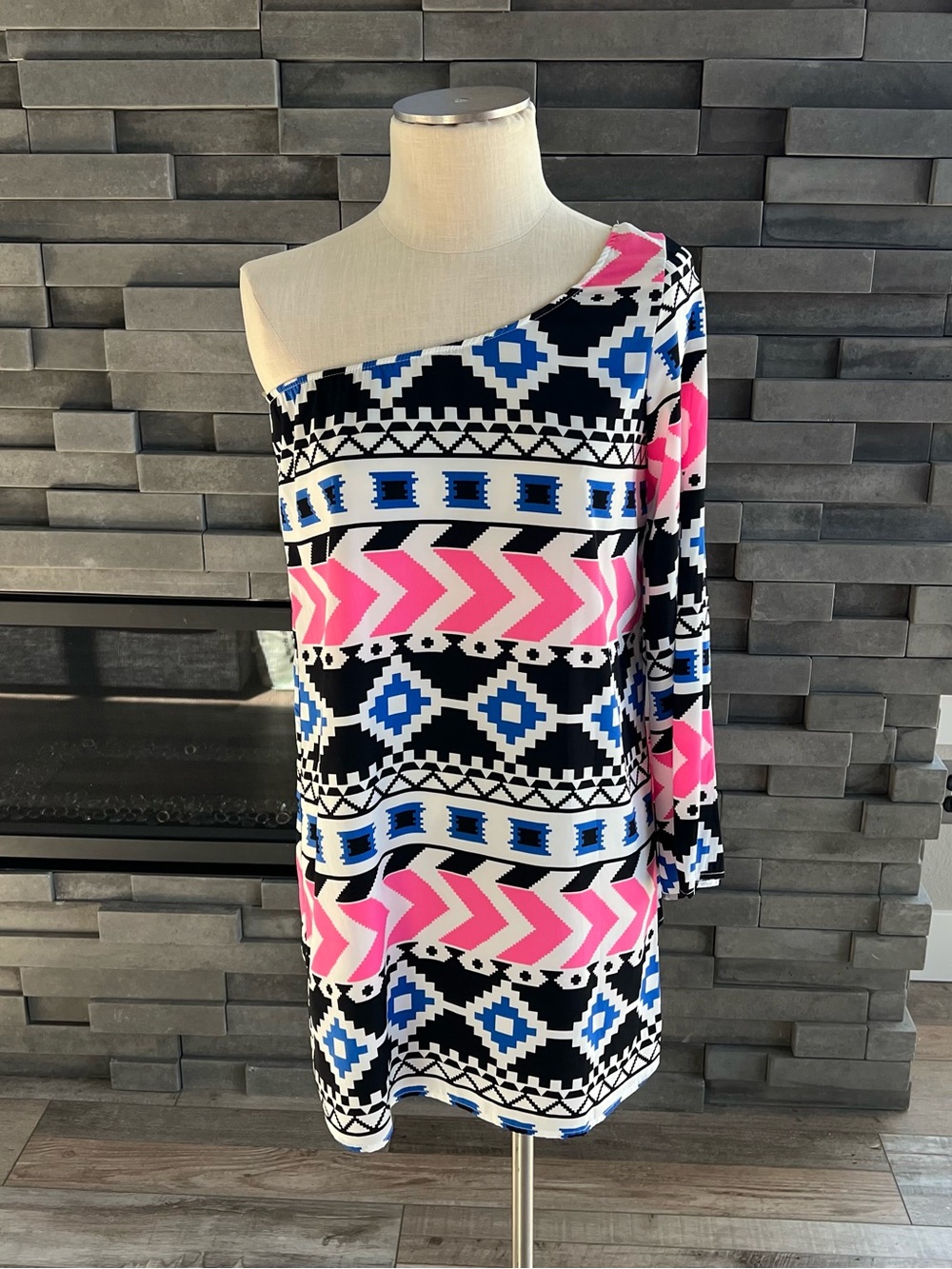 Dorothy Women’s One Sleeve Aztec Print Dress Size Medium